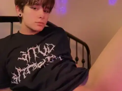 Do ppl fw trans femboys? 🏳️‍⚧️